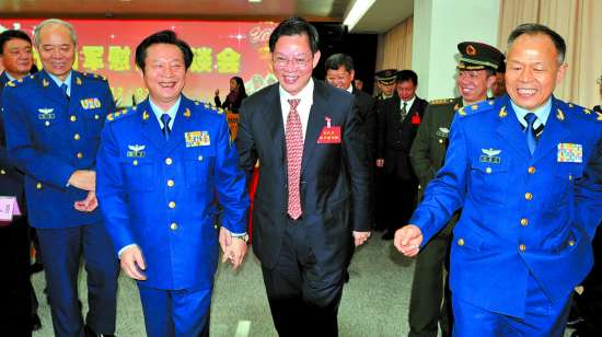 李锋,郑人豪率市拥军慰问团走访慰问广州军区,广州军区空军和省军区