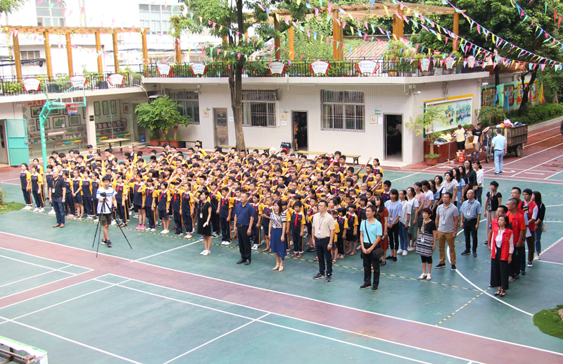 汕头市聋哑学校举行新学期升旗仪式