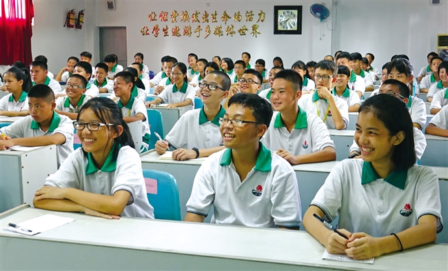 2017年潮剧进校园活动走进汕头市金荷中学