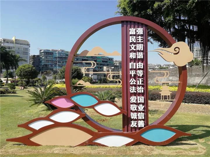 氛围浓烈!公园广场创文宣传标语景观成了靓丽风景线