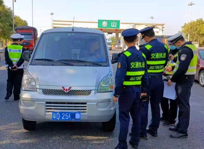 面包车.jpg