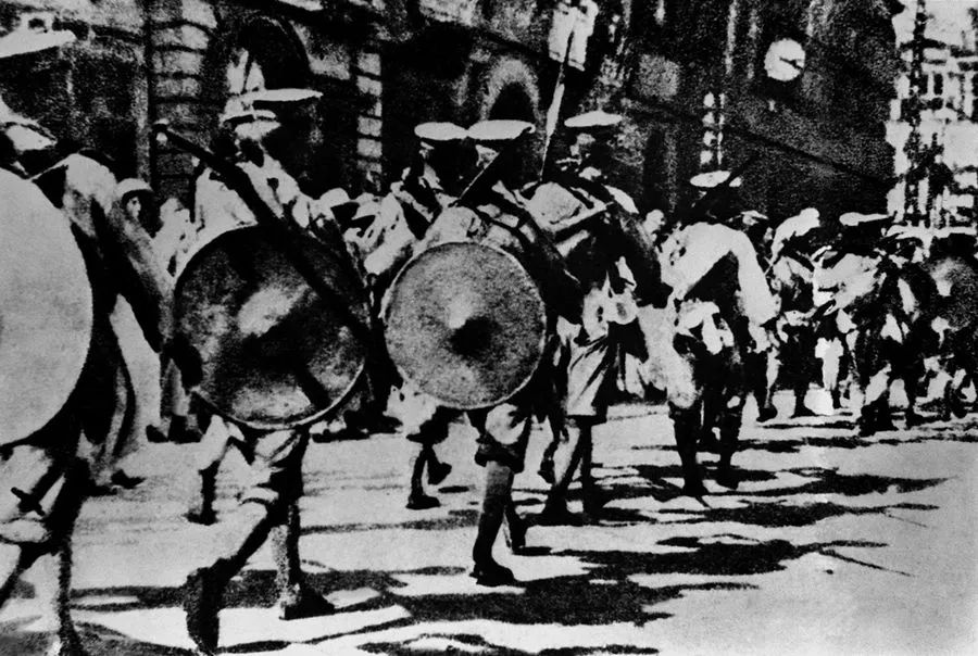 新华社图片随着北伐胜利进军,工农群众运动以空前规模迅速高涨