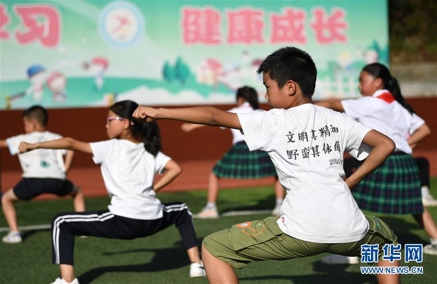 （习近平的小康故事·图文互动）（3）“文明其精神，野蛮其体魄”——习近平同少年儿童的故事