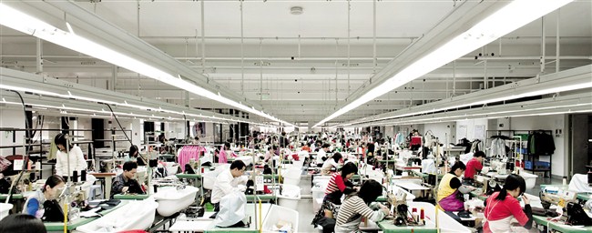 汕头拉飞逸时装有限公司生产车间.jpg