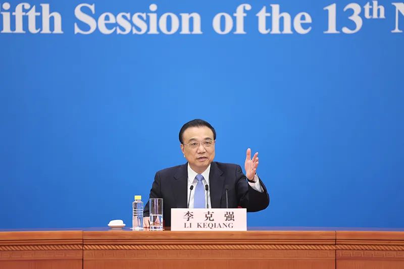 3月11日，国务院总理李克强在北京人民大会堂出席记者会并回答中外记者提问。新华社记者 丁海涛 摄