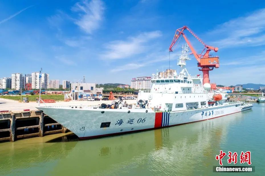 “海巡06”轮停靠泉州后渚港务码头。福建海事局 供图