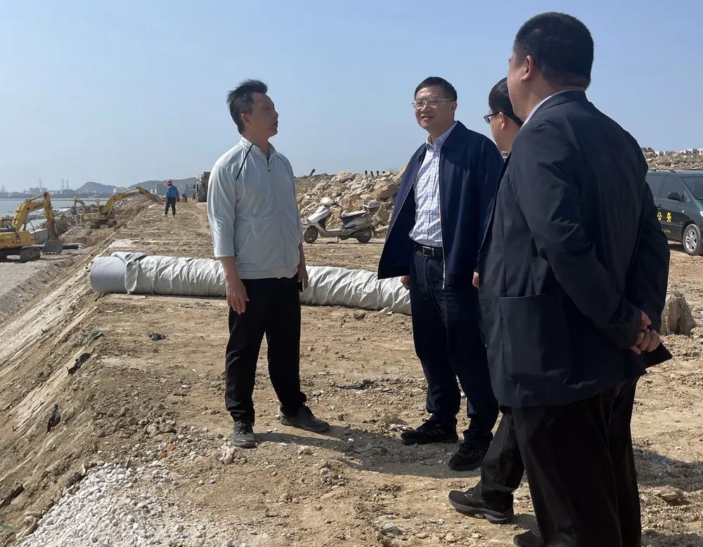 副市长赵志涛带队检查后江湾海堤修复加固工程建设情况
