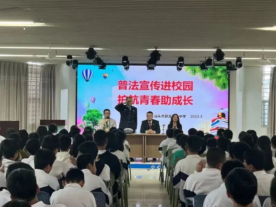 2023.03.21提升交通环境｜汕头交警：宣讲入心入脑 安检护幼平安3.jpg