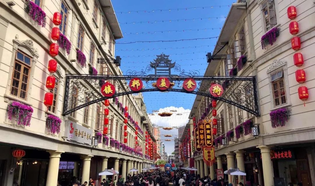 汕头镇邦美食街开街迎客