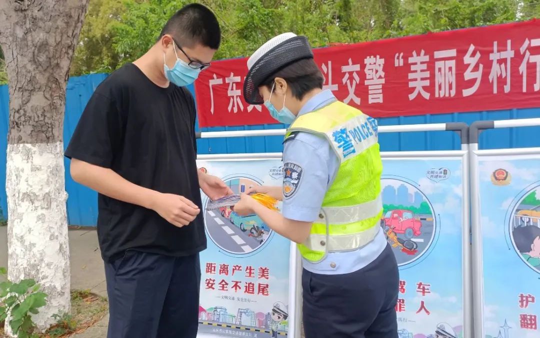 2023.05.21提升交通环境|汕头交警:“五进”宣传步履不停,交通安全深入人心1.jpg