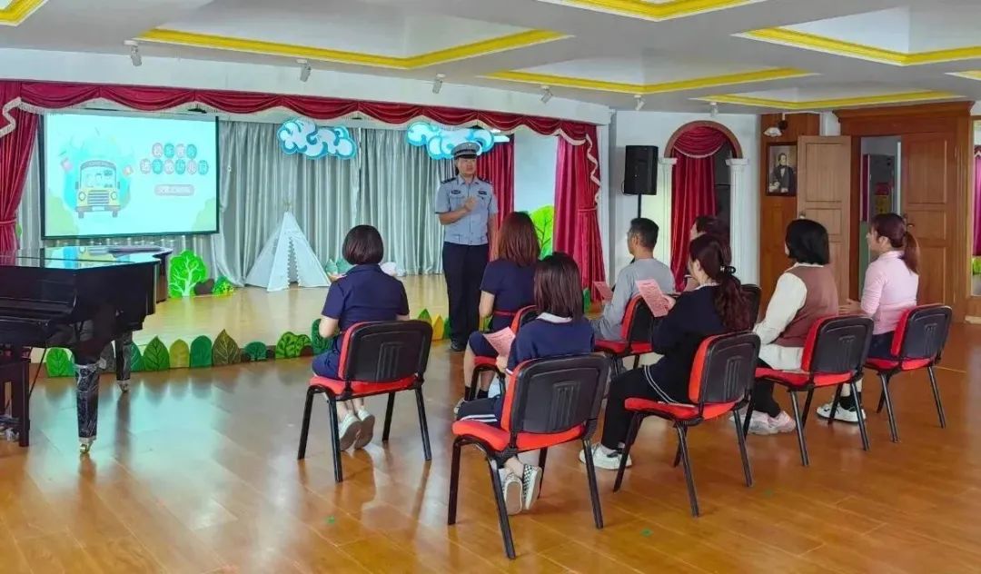 2023.05.21提升交通环境|汕头交警:“五进”宣传步履不停,交通安全深入人心4.jpg