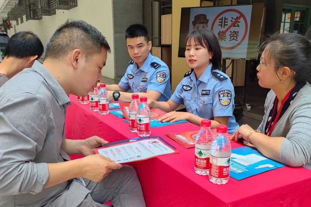 2023.05.22普法宣传|汕头公安持续开展“5.15”打击和防范经济犯罪宣传日活动7.jpg