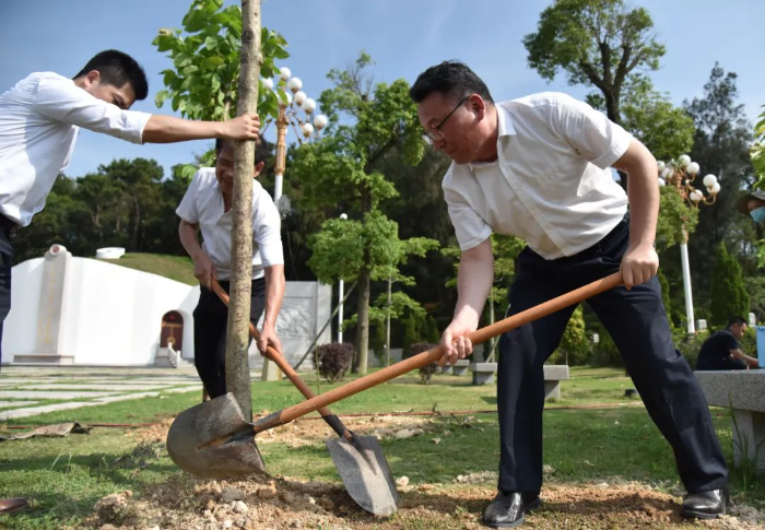 汕头市退役军人事务局组织开展“植树护绿守英烈”活动