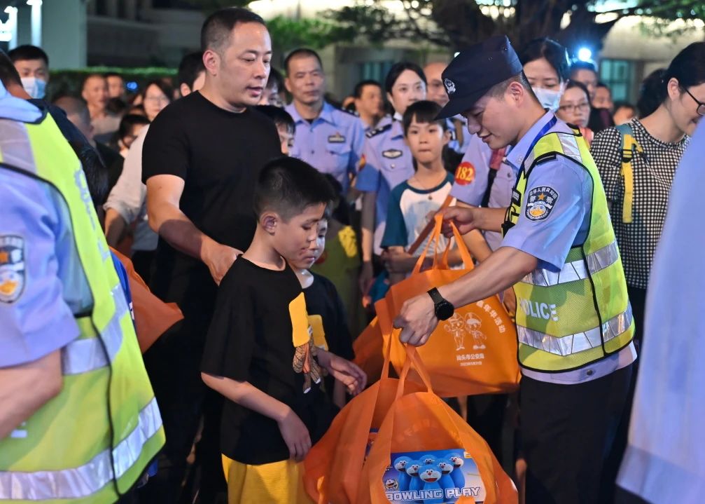 2023.06.01梦想起航在警营，“警”彩纷呈庆六一｜汕头市公安局举办警营开放日暨民警亲子游园嘉年华活动4.jpg