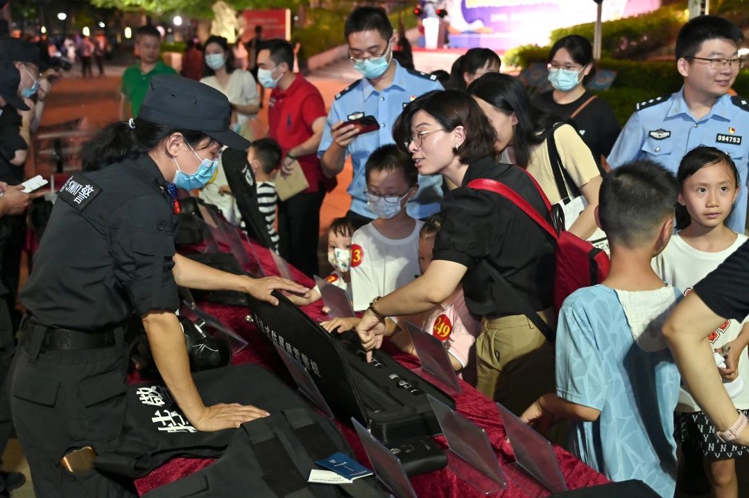 2023.06.01梦想起航在警营，“警”彩纷呈庆六一｜汕头市公安局举办警营开放日暨民警亲子游园嘉年华活动10.jpg