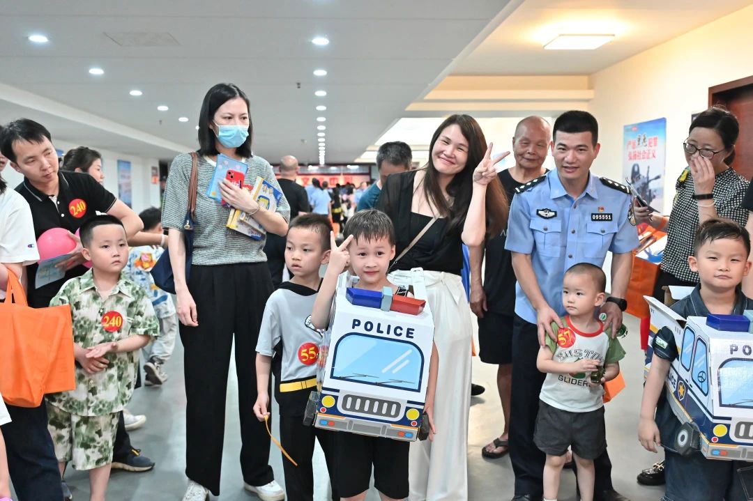 2023.06.01梦想起航在警营，“警”彩纷呈庆六一｜汕头市公安局举办警营开放日暨民警亲子游园嘉年华活动19.jpg