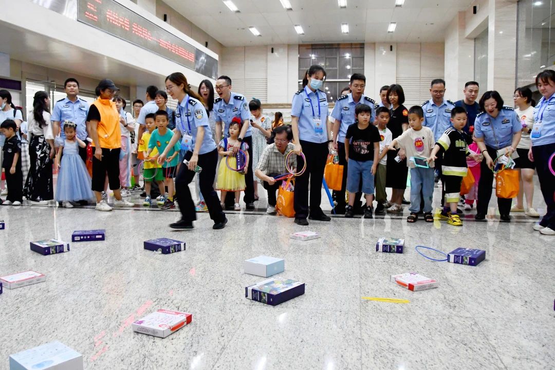 2023.06.01梦想起航在警营，“警”彩纷呈庆六一｜汕头市公安局举办警营开放日暨民警亲子游园嘉年华活动20.jpg