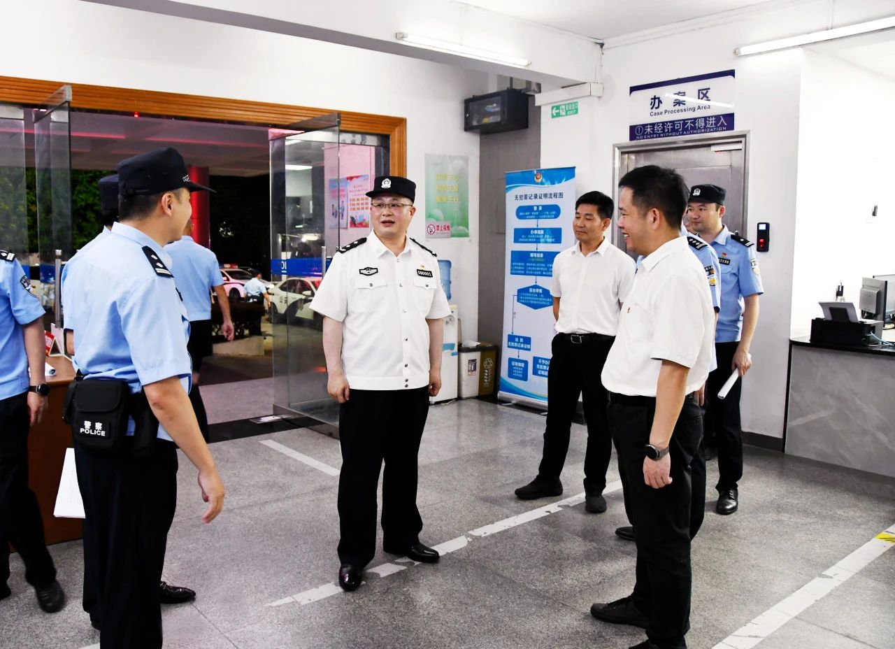 2023.07.10夏季治安打击整治行动｜汕头公安：仲夏之夜砺锋亮剑，藏蓝入画守护平安1.jpg