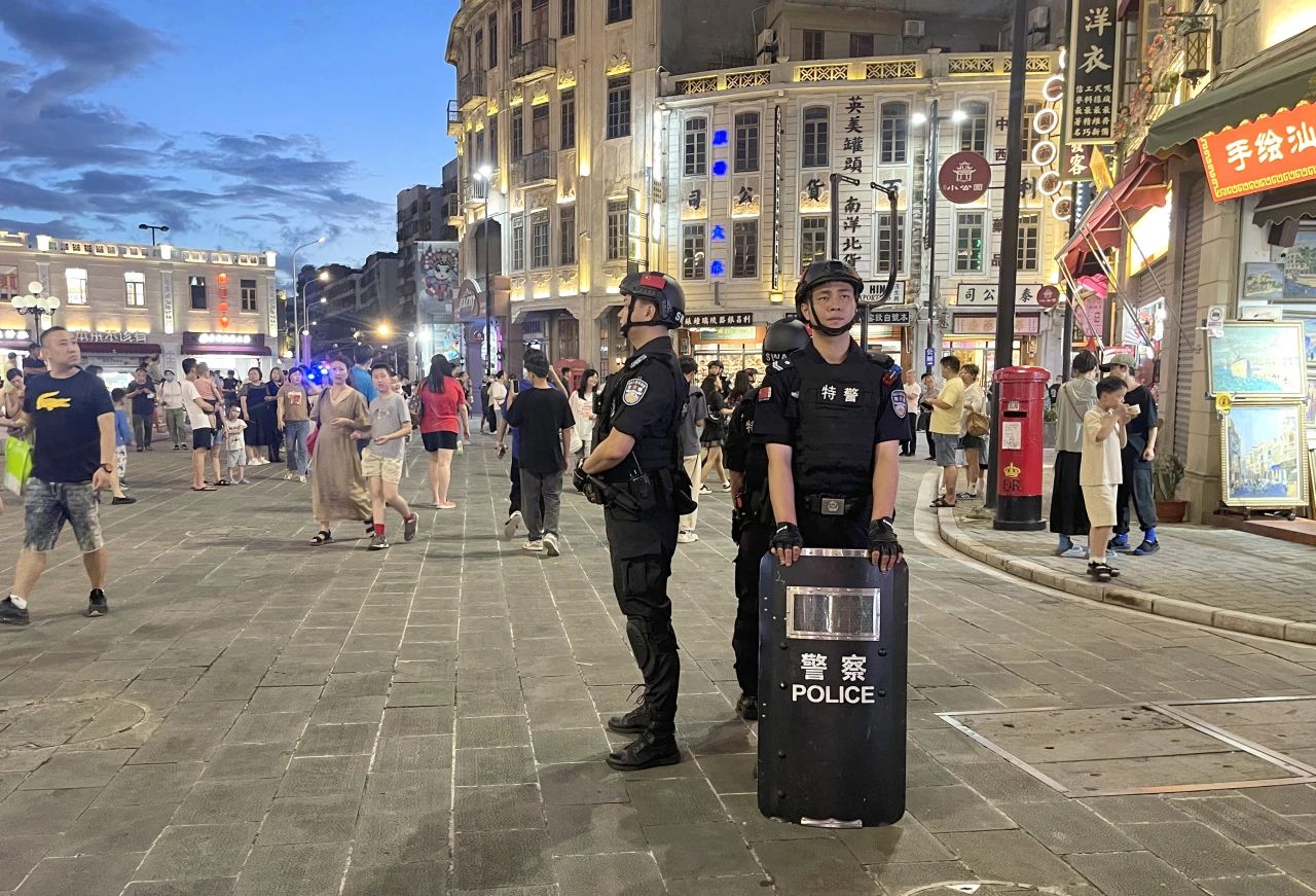 2023.07.10夏季治安打击整治行动｜汕头公安：仲夏之夜砺锋亮剑，藏蓝入画守护平安8.jpg