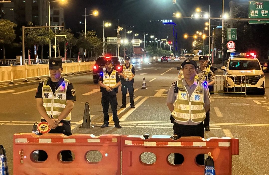 2023.07.24夏季治安打击整治行动｜警灯常亮，汕头公安开展夏夜治安巡查宣防第二次集中统一行动4.jpg