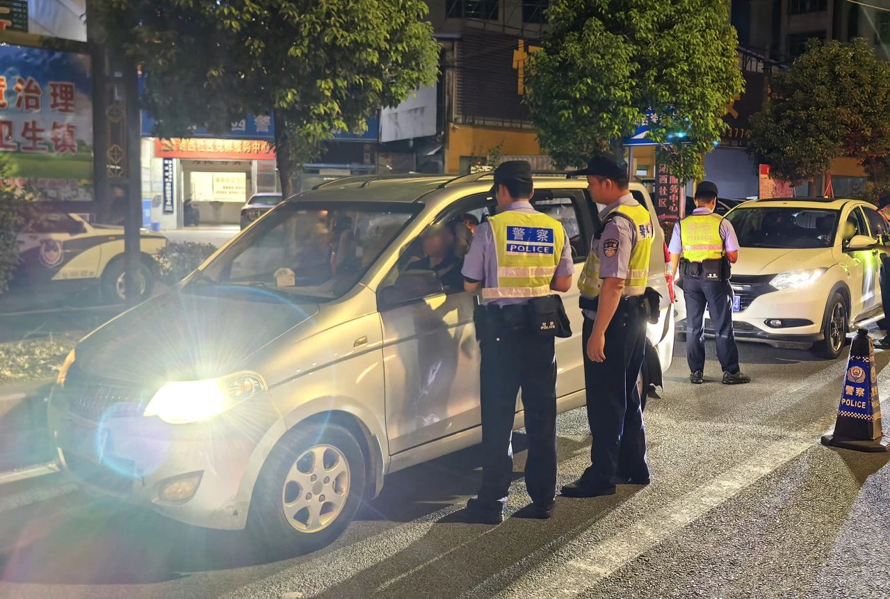 2023.07.24夏季治安打击整治行动｜警灯常亮，汕头公安开展夏夜治安巡查宣防第二次集中统一行动5.jpg