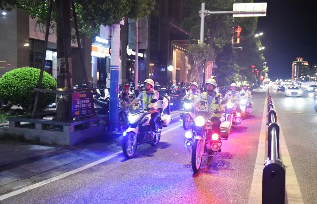 2023.07.24夏季治安打击整治行动｜警灯常亮，汕头公安开展夏夜治安巡查宣防第二次集中统一行动11.jpg