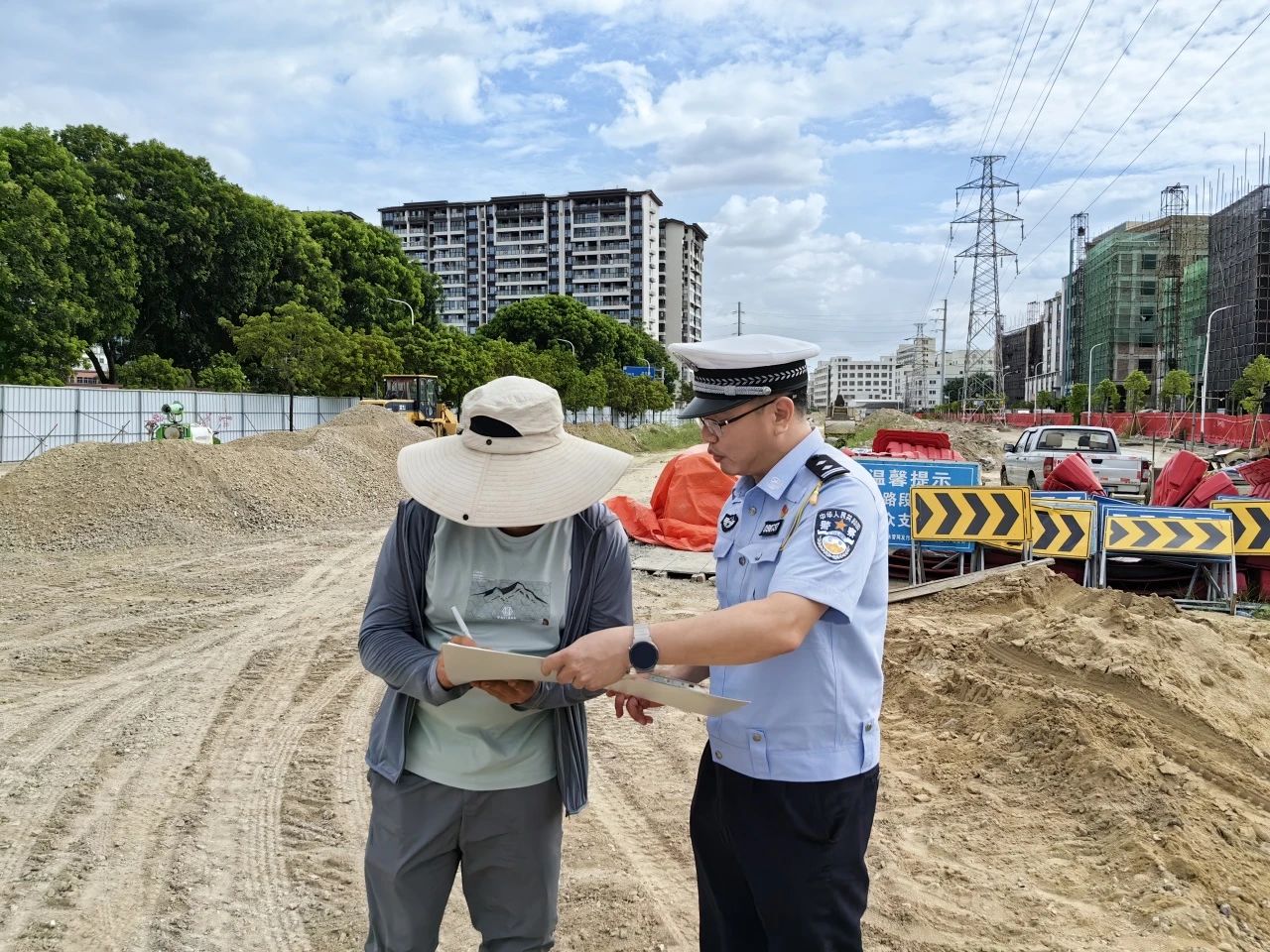 2023.07.27防御强台风“杜苏芮”｜顶格应对！汕头公安强化措施做好防御台风工作6.jpg