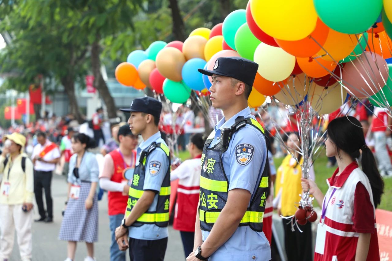 2023.10.01花车巡游、佳节赏月&hellip;&hellip;汕头公安“双节”护航不停歇3.jpg