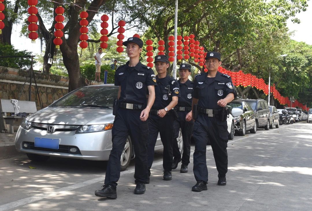 2023.10.01花车巡游、佳节赏月&hellip;&hellip;汕头公安“双节”护航不停歇16.jpg