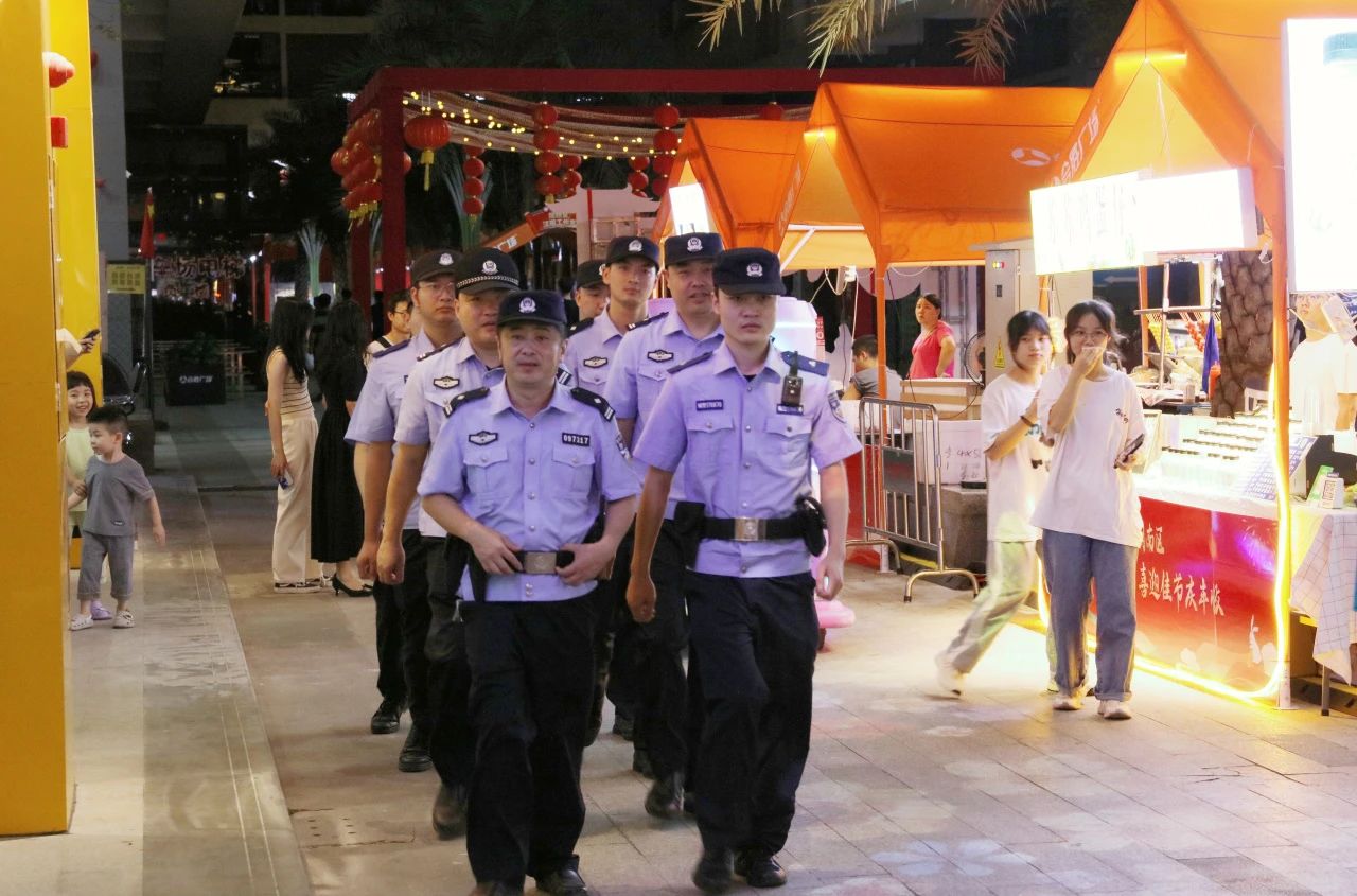 2023.10.01花车巡游、佳节赏月&hellip;&hellip;汕头公安“双节”护航不停歇17.jpg