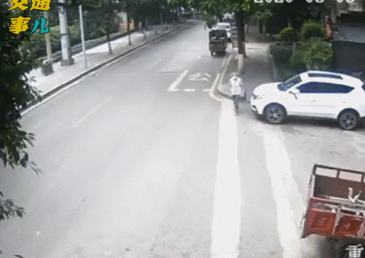 2023.12.05安全提示｜倒车，请注意！3.gif