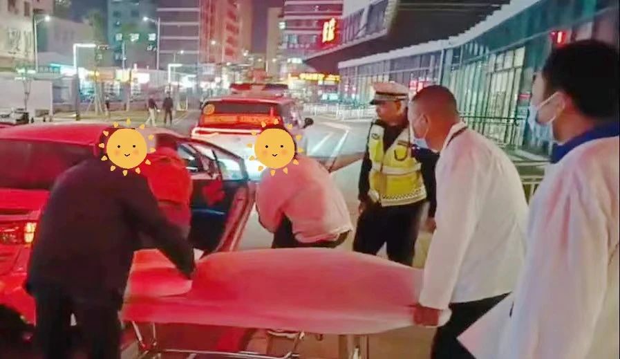 2023.12.06暖心警事｜“好的！你们跟着我的警车走！”1.jpg