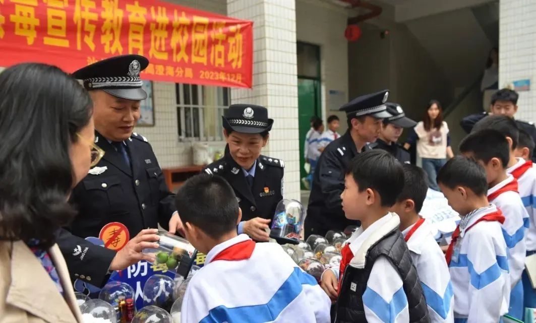2023.12.21全民禁毒｜禁毒普法进校园 无毒青春伴成长5.jpg