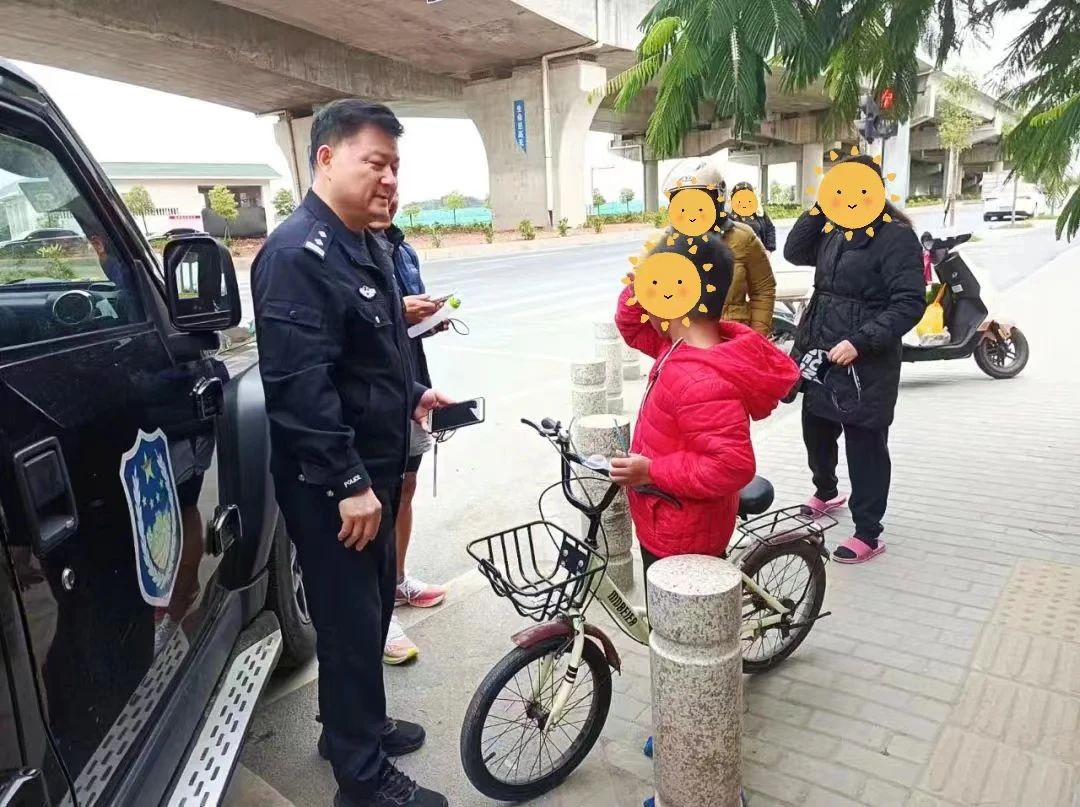 2023.12.22暖心警事｜老幼迷路难寻返 民警送归暖寒冬1.jpg