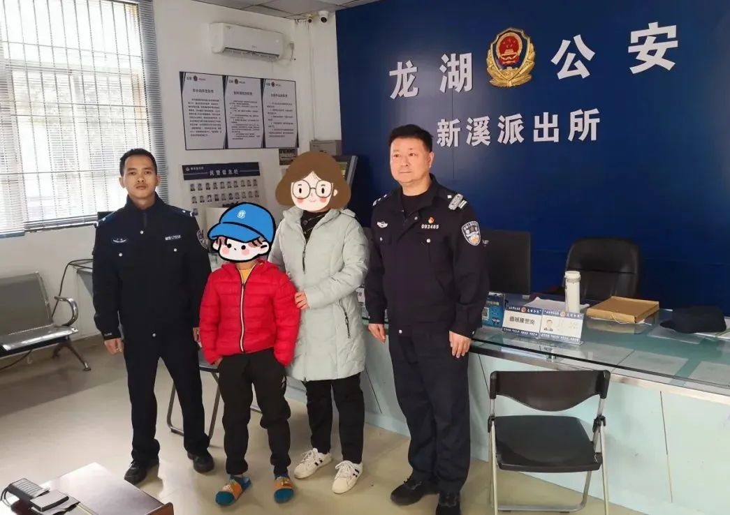 2023.12.22暖心警事｜老幼迷路难寻返 民警送归暖寒冬2.jpg