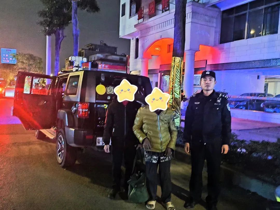 2023.12.22暖心警事｜老幼迷路难寻返 民警送归暖寒冬3.jpg