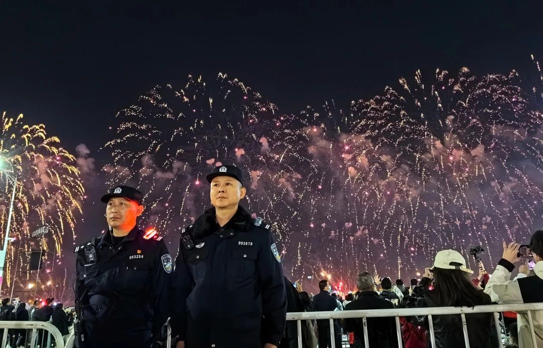 2024.02.11守&middot;满城焰火繁花——汕头公安机关圆满完成2024年迎新春大型焰火晚会安保工作18.jpg