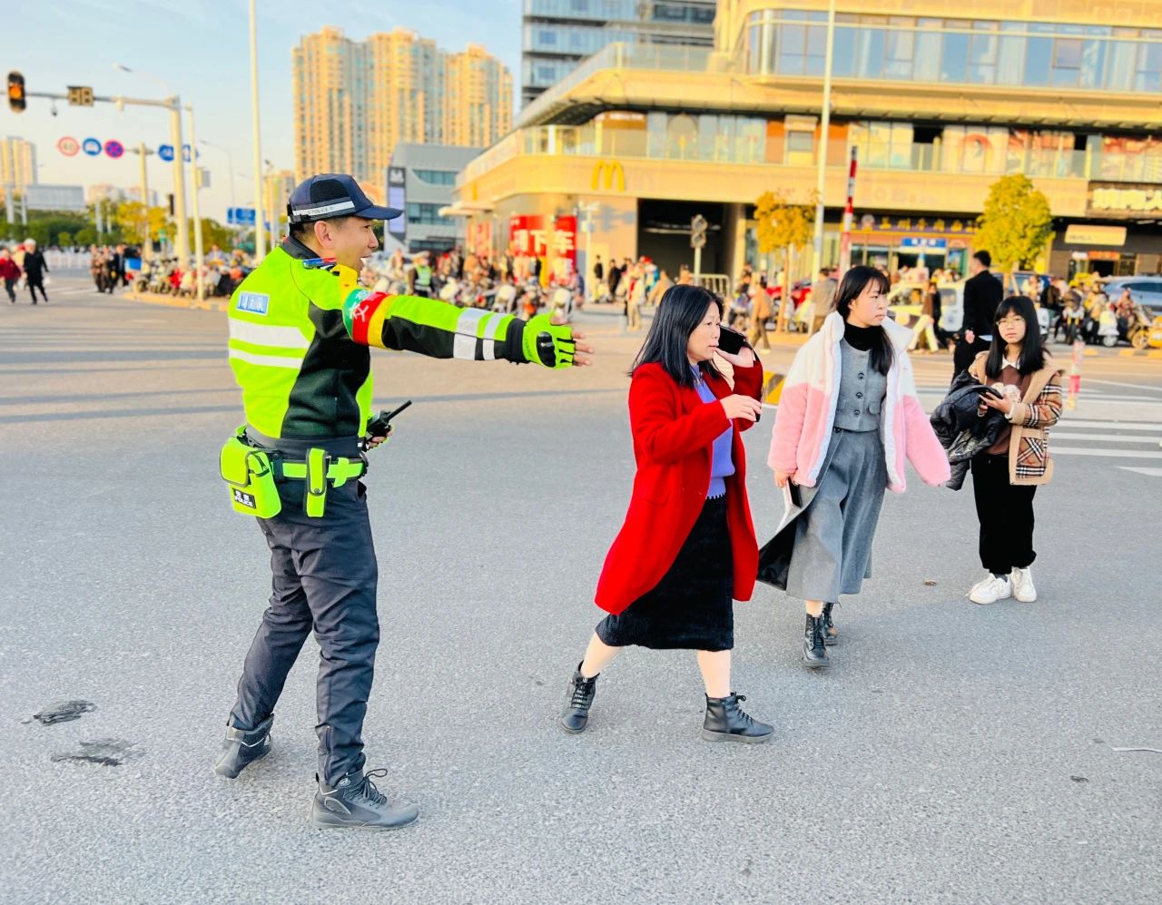 2024.02.11守&middot;满城焰火繁花——汕头公安机关圆满完成2024年迎新春大型焰火晚会安保工作20.jpg