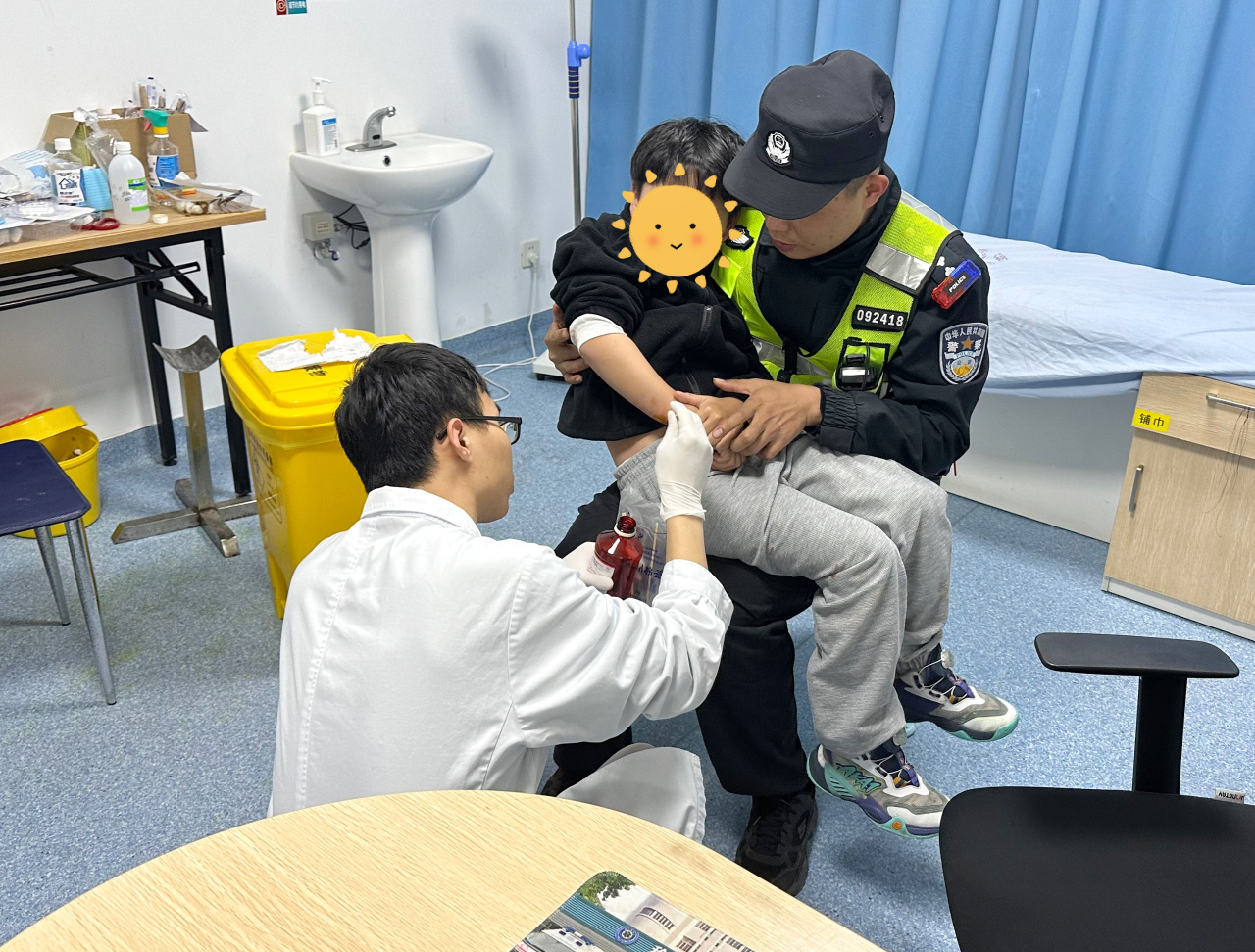 2024.02.16春节我在岗｜就在昨晚，他抱起小孩一路“狂飙”&hellip;&hellip;4.jpg