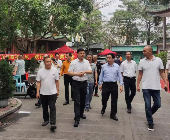 平安清明 文明祭祀——市民政局主要负责同志带队检查清明祭扫工作