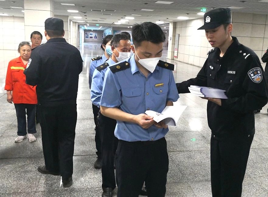 2024.04.18市反恐办组织开展全民国家安全教育日反恐怖宣传教育活动1.jpg