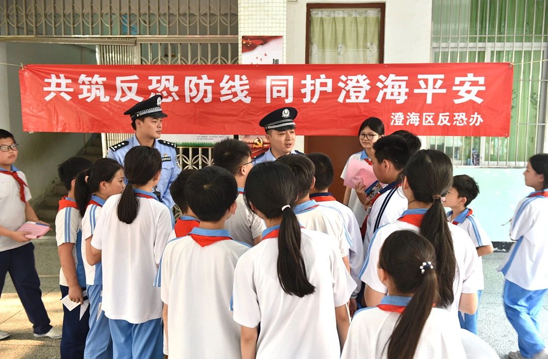2024.04.18市反恐办组织开展全民国家安全教育日反恐怖宣传教育活动3.jpg