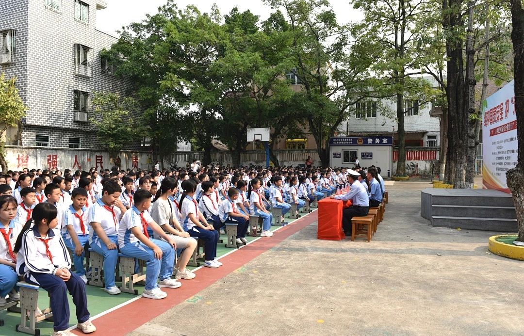 2024.04.18市反恐办组织开展全民国家安全教育日反恐怖宣传教育活动4.jpg