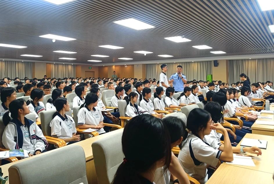 2024.09.06汕头公安：上好“开学第一课”，平安守护伴成长3.jpg