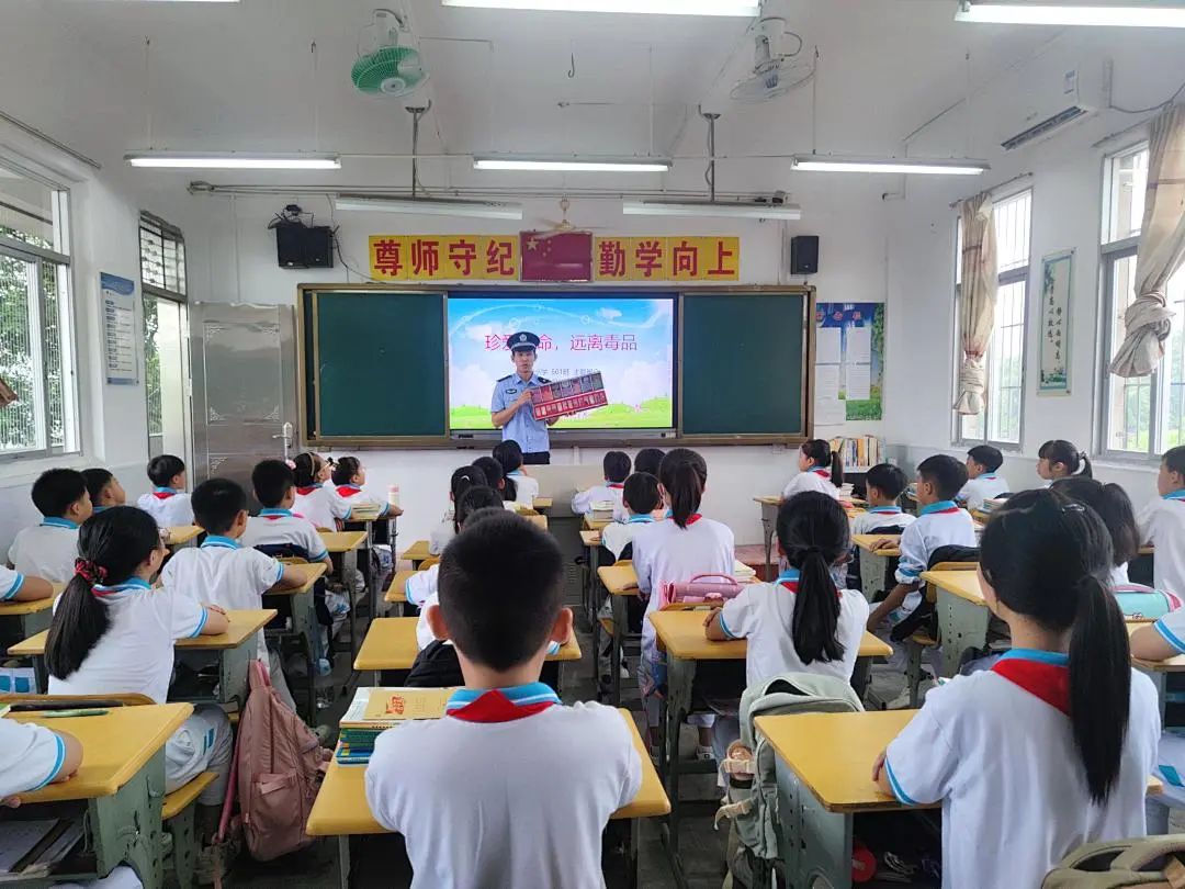 2024.09.06汕头公安：上好“开学第一课”，平安守护伴成长7.jpg