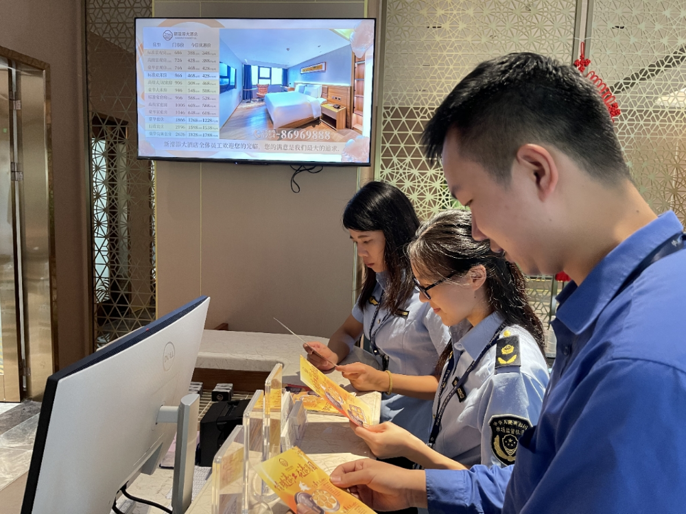 濠江区市场监管部门开展节日市场价格巡查检查.jpg