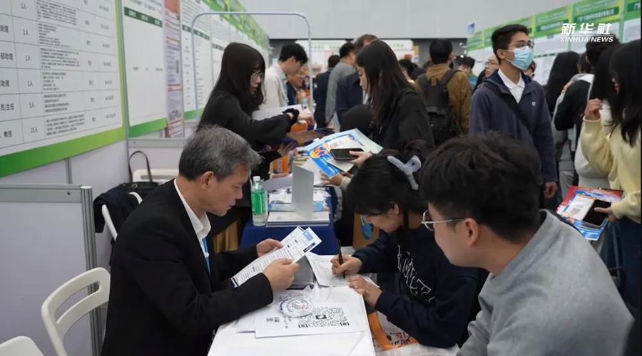英歌起，英才至
