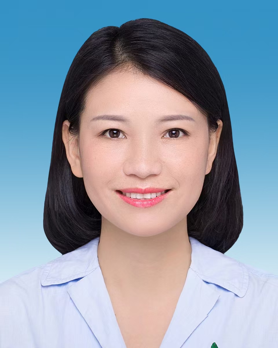 蓝底照片-潘丽辉.jpg