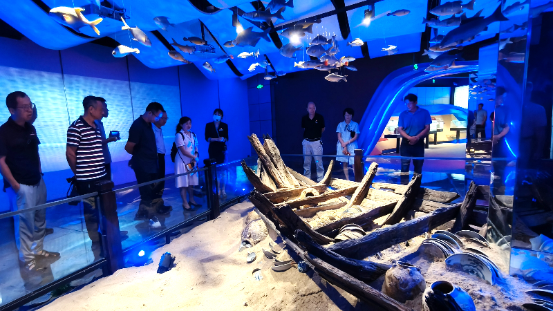 6.市金山中学与南澳中学联合开展“铭记历史，严守纪律”主题党日活动.jpg