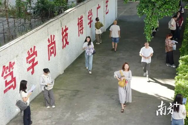 汕头考区2025年“法考”开考  南方+ 蔡沚彦 拍摄